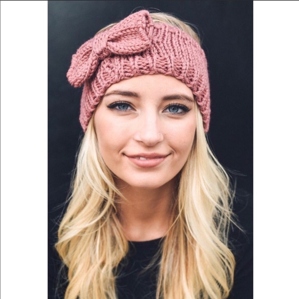 Ear warmer with bow